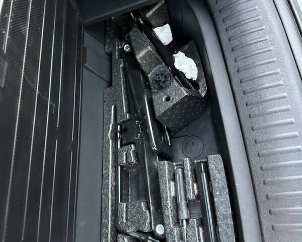 Серый Киа Соренто, объемом двигателя 2 л и пробегом 142 тыс. км за 19300 $, фото 8 на Automoto.ua