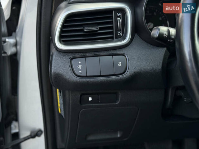 Сірий Кіа Соренто, об'ємом двигуна 0 л та пробігом 205 тис. км за 13400 $, фото 19 на Automoto.ua