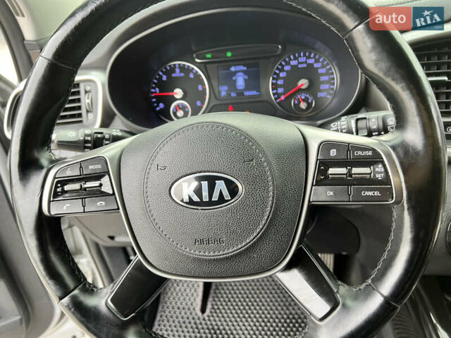 Киа Соренто 2017 в Василькове на Automoto.ua Серый Киа Соренто, объемом двигателя 2.2 л и пробегом 194 тыс. км за 23000 $, фото 16 на Automoto.ua