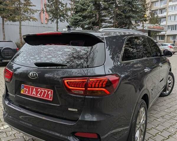 Серый Киа Соренто, объемом двигателя 2.2 л и пробегом 193 тыс. км за 21900 $, фото 3 на Automoto.ua