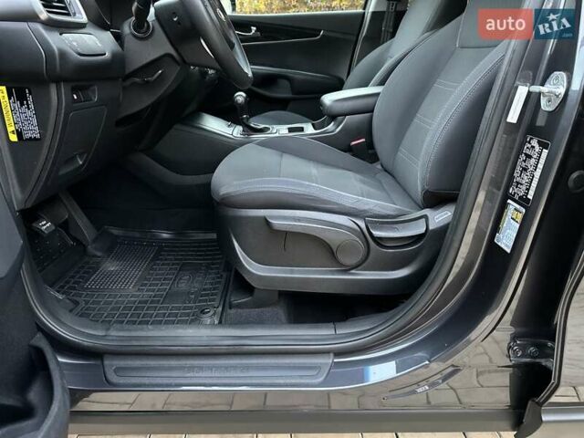 Серый Киа Соренто, объемом двигателя 2.36 л и пробегом 108 тыс. км за 14700 $, фото 53 на Automoto.ua