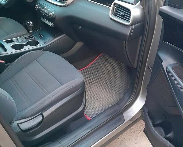 Киа Соренто 2017 в Кривом Роге на Automoto.ua Серый Киа Соренто, объемом двигателя 2.4 л и пробегом 74 тыс. км за 18400 $, фото 6 на Automoto.ua