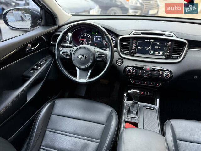 Киа Соренто 2017 в Одессе на Automoto.ua Серый Киа Соренто, объемом двигателя 2 л и пробегом 140 тыс. км за 22500 $, фото 49 на Automoto.ua