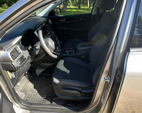 Серый Киа Соренто, объемом двигателя 3.34 л и пробегом 57 тыс. км за 16700 $, фото 10 на Automoto.ua