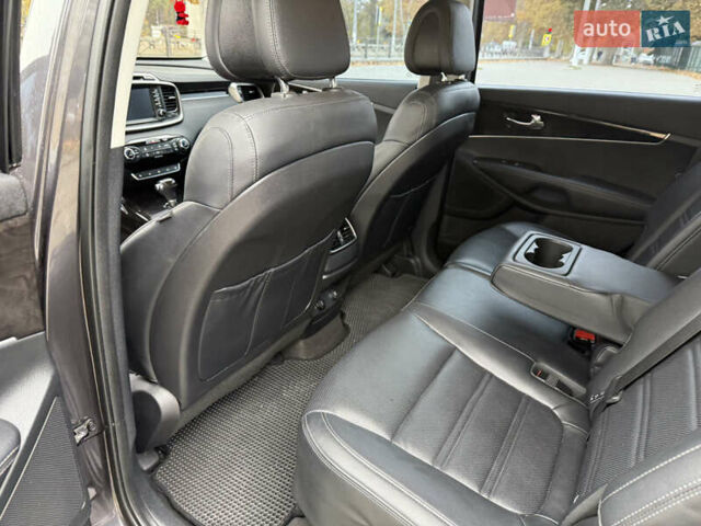 Серый Киа Соренто, объемом двигателя 2 л и пробегом 142 тыс. км за 21100 $, фото 13 на Automoto.ua