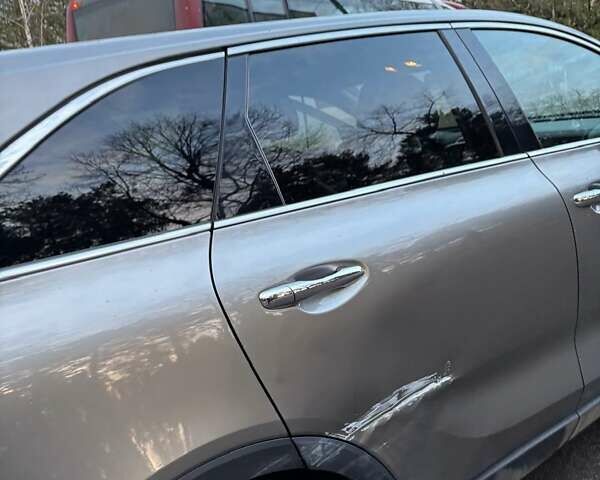 Сірий Кіа Соренто, об'ємом двигуна 2.36 л та пробігом 181 тис. км за 14800 $, фото 3 на Automoto.ua