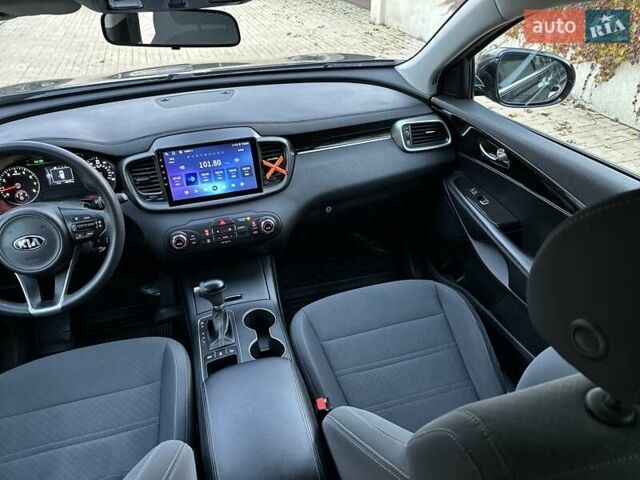 Серый Киа Соренто, объемом двигателя 2.36 л и пробегом 108 тыс. км за 14700 $, фото 18 на Automoto.ua