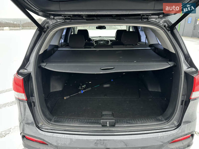 Серый Киа Соренто, объемом двигателя 2.2 л и пробегом 237 тыс. км за 19000 $, фото 15 на Automoto.ua