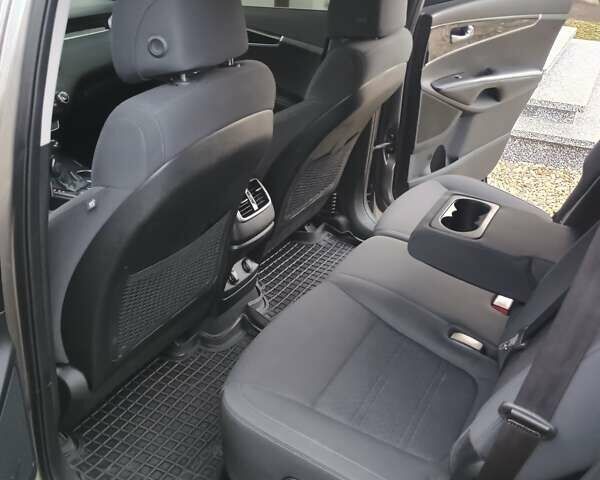 Серый Киа Соренто, объемом двигателя 2.4 л и пробегом 170 тыс. км за 14950 $, фото 15 на Automoto.ua