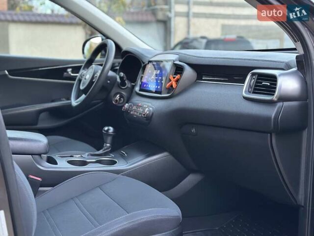 Серый Киа Соренто, объемом двигателя 2.36 л и пробегом 108 тыс. км за 14700 $, фото 23 на Automoto.ua