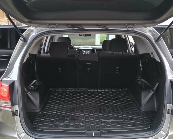 Серый Киа Соренто, объемом двигателя 2.4 л и пробегом 170 тыс. км за 14950 $, фото 19 на Automoto.ua