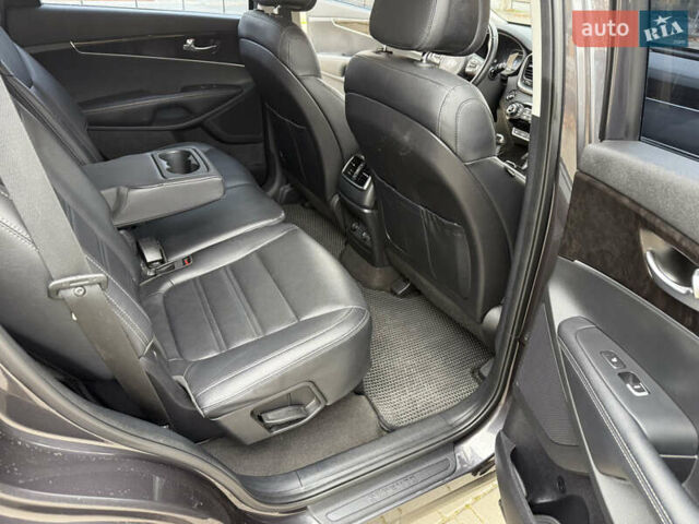 Серый Киа Соренто, объемом двигателя 2 л и пробегом 142 тыс. км за 21100 $, фото 24 на Automoto.ua