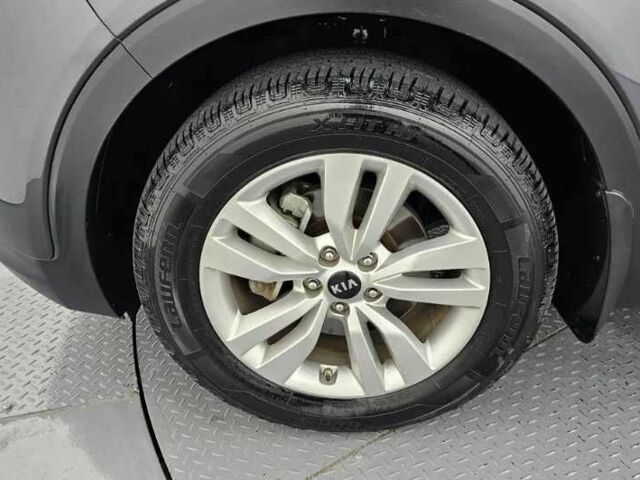 Серый Киа Соренто, объемом двигателя 2 л и пробегом 130 тыс. км за 17200 $, фото 4 на Automoto.ua