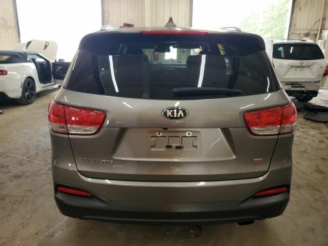 Сірий Кіа Соренто, об'ємом двигуна 2.4 л та пробігом 200 тис. км за 10600 $, фото 7 на Automoto.ua