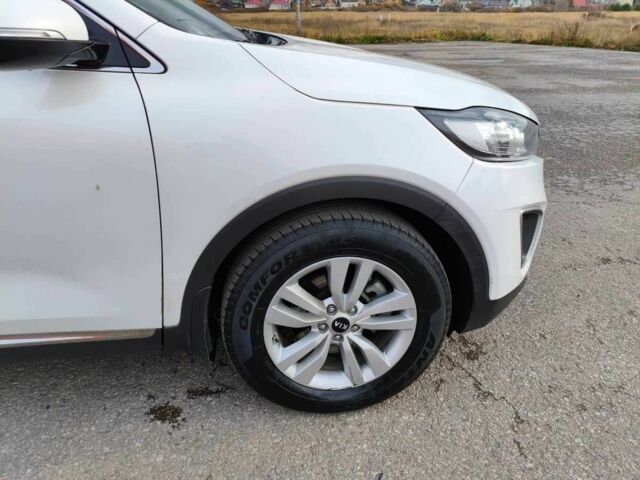 Серый Киа Соренто, объемом двигателя 2 л и пробегом 123 тыс. км за 19000 $, фото 2 на Automoto.ua