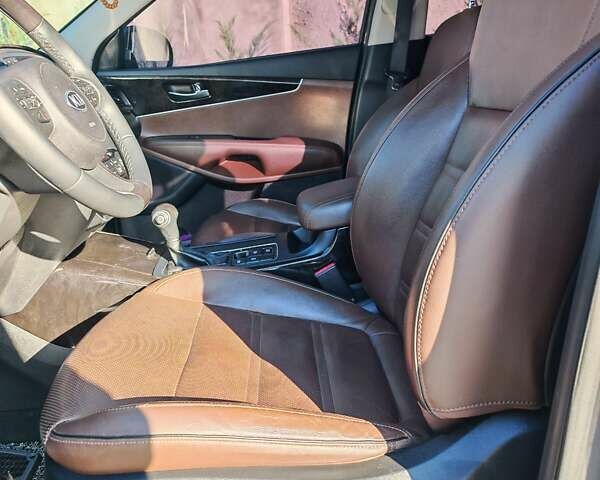 Сірий Кіа Соренто, об'ємом двигуна 2 л та пробігом 224 тис. км за 20500 $, фото 53 на Automoto.ua