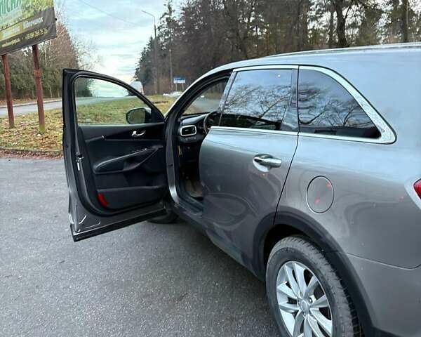 Сірий Кіа Соренто, об'ємом двигуна 2.36 л та пробігом 181 тис. км за 14800 $, фото 1 на Automoto.ua