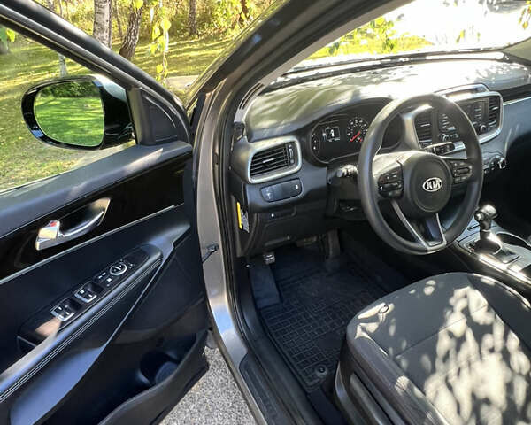 Серый Киа Соренто, объемом двигателя 3.34 л и пробегом 57 тыс. км за 16700 $, фото 8 на Automoto.ua