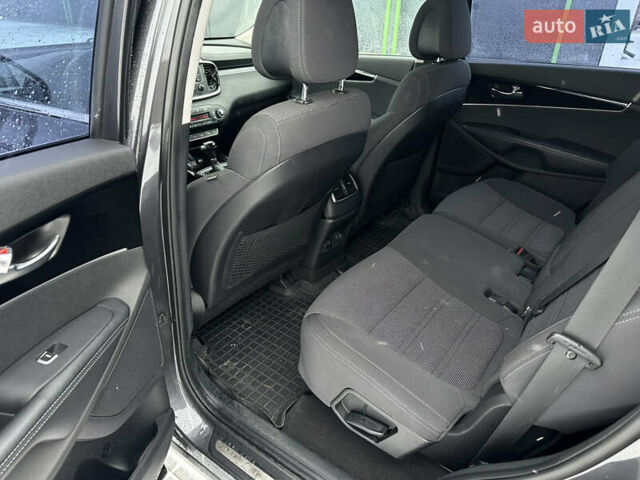 Серый Киа Соренто, объемом двигателя 2.2 л и пробегом 237 тыс. км за 19000 $, фото 16 на Automoto.ua