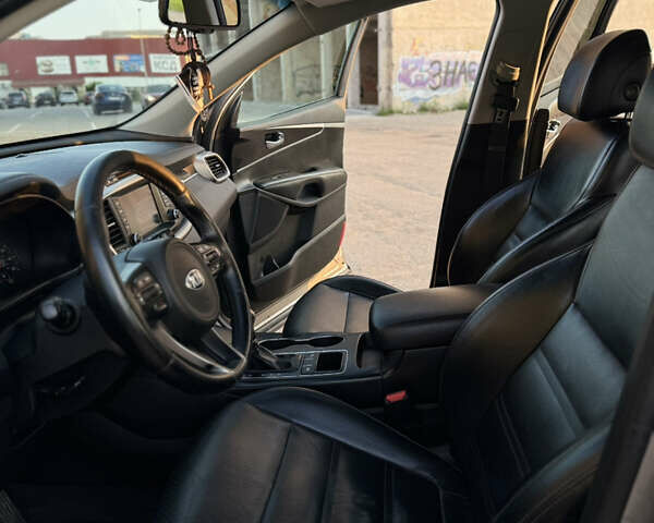 Сірий Кіа Соренто, об'ємом двигуна 2.4 л та пробігом 200 тис. км за 16000 $, фото 13 на Automoto.ua