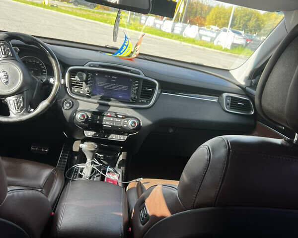 Киа Соренто 2017 в Львове на Automoto.ua Серый Киа Соренто, объемом двигателя 2.2 л и пробегом 255 тыс. км за 26500 $, фото 13 на Automoto.ua