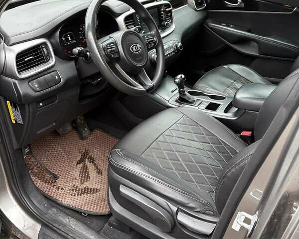 Сірий Кіа Соренто, об'ємом двигуна 2.36 л та пробігом 181 тис. км за 14800 $, фото 9 на Automoto.ua