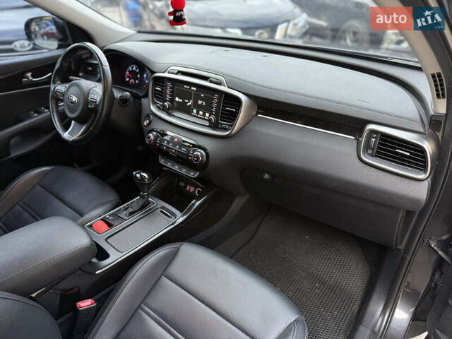 Киа Соренто 2017 в Одессе на Automoto.ua Серый Киа Соренто, объемом двигателя 2 л и пробегом 140 тыс. км за 22500 $, фото 42 на Automoto.ua