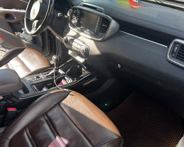 Киа Соренто 2017 в Львове на Automoto.ua Серый Киа Соренто, объемом двигателя 2.2 л и пробегом 255 тыс. км за 26500 $, фото 10 на Automoto.ua