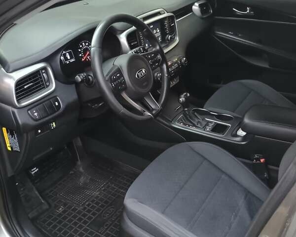 Серый Киа Соренто, объемом двигателя 2.4 л и пробегом 170 тыс. км за 14950 $, фото 6 на Automoto.ua