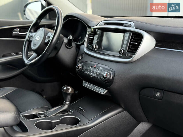 Сірий Кіа Соренто, об'ємом двигуна 0 л та пробігом 205 тис. км за 13400 $, фото 28 на Automoto.ua