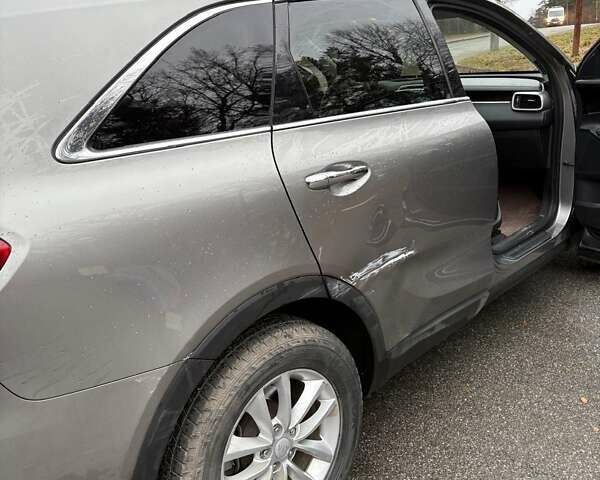 Сірий Кіа Соренто, об'ємом двигуна 2.36 л та пробігом 181 тис. км за 14800 $, фото 14 на Automoto.ua