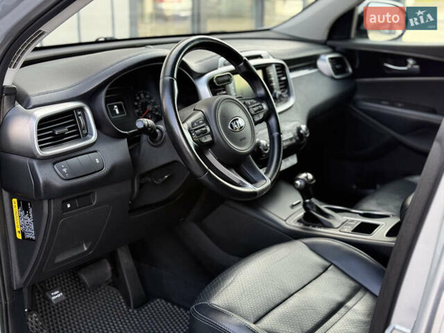 Сірий Кіа Соренто, об'ємом двигуна 0 л та пробігом 205 тис. км за 13400 $, фото 22 на Automoto.ua