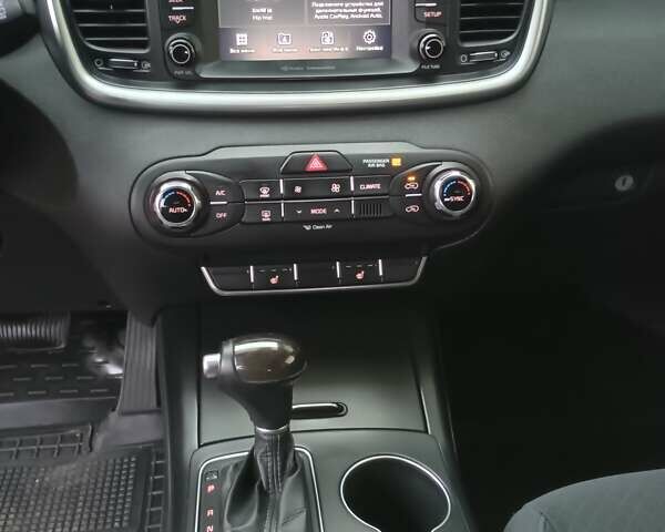 Серый Киа Соренто, объемом двигателя 2.4 л и пробегом 170 тыс. км за 14950 $, фото 8 на Automoto.ua