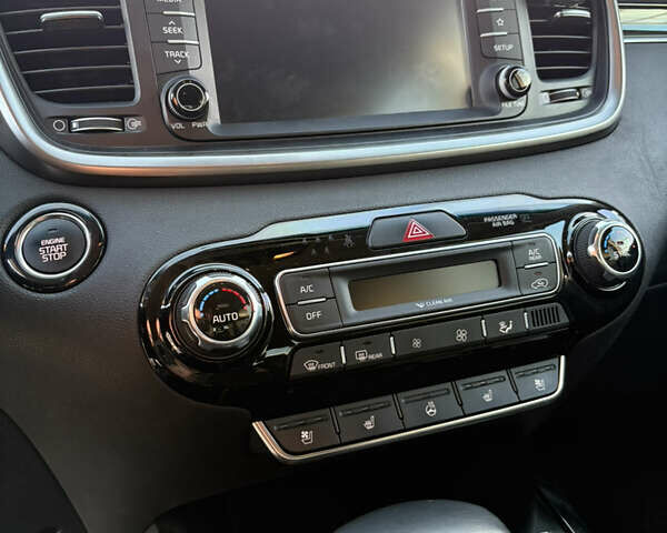 Серый Киа Соренто, объемом двигателя 2 л и пробегом 116 тыс. км за 23999 $, фото 20 на Automoto.ua