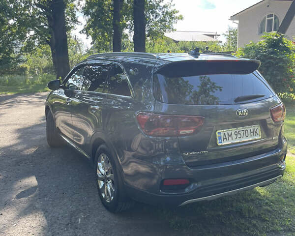 Серый Киа Соренто, объемом двигателя 2.2 л и пробегом 77 тыс. км за 25400 $, фото 4 на Automoto.ua