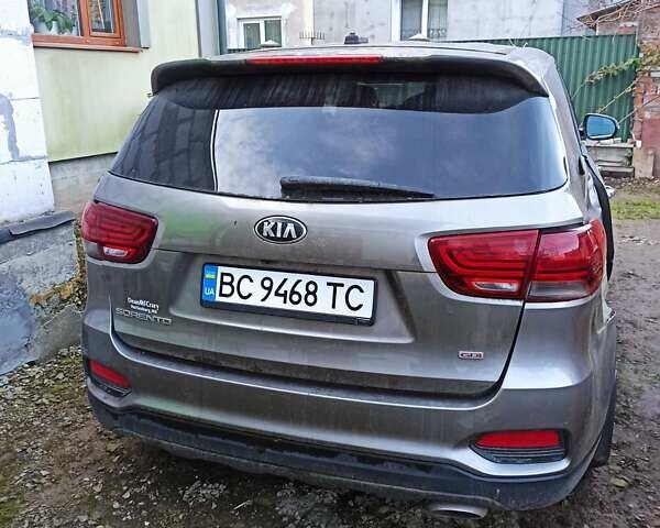 Киа Соренто 2018 в Самборе на Automoto.ua Серый Киа Соренто, объемом двигателя 2.4 л и пробегом 93 тыс. км за 12700 $, фото 4 на Automoto.ua