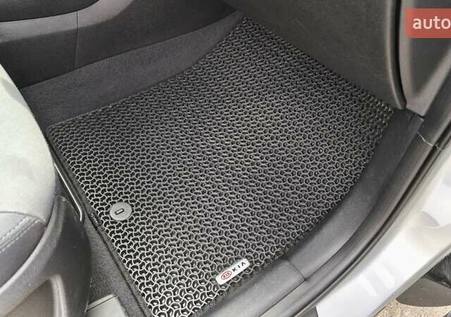 Сірий Кіа Соренто, об'ємом двигуна 3.34 л та пробігом 120 тис. км за 17800 $, фото 48 на Automoto.ua