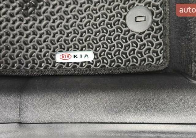 Сірий Кіа Соренто, об'ємом двигуна 3.34 л та пробігом 120 тис. км за 17800 $, фото 36 на Automoto.ua