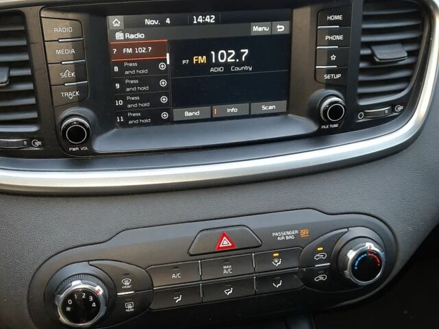 Серый Киа Соренто, объемом двигателя 2.4 л и пробегом 93 тыс. км за 18000 $, фото 8 на Automoto.ua