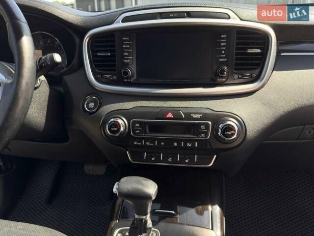 Серый Киа Соренто, объемом двигателя 3.3 л и пробегом 79 тыс. км за 17400 $, фото 43 на Automoto.ua