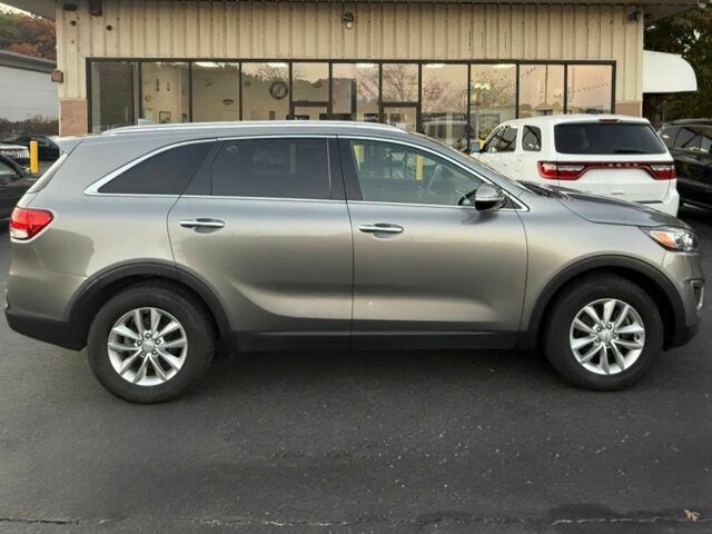 Киа Соренто 2018 в Черновцах на Automoto.ua Серый Киа Соренто, объемом двигателя 2.4 л и пробегом 36 тыс. км за 12400 $, фото 7 на Automoto.ua