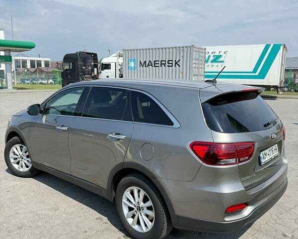 Серый Киа Соренто, объемом двигателя 2.36 л и пробегом 104 тыс. км за 17000 $, фото 2 на Automoto.ua