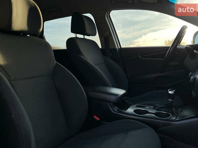 Серый Киа Соренто, объемом двигателя 2.36 л и пробегом 105 тыс. км за 17500 $, фото 15 на Automoto.ua