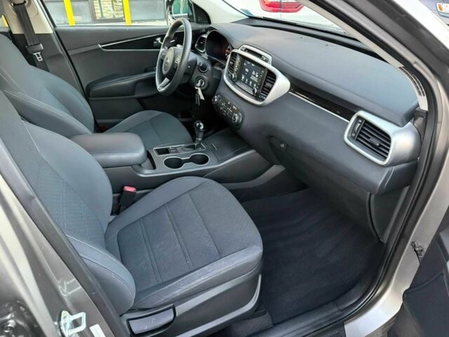 Киа Соренто 2018 в Черновцах на Automoto.ua Серый Киа Соренто, объемом двигателя 2.4 л и пробегом 36 тыс. км за 12400 $, фото 8 на Automoto.ua