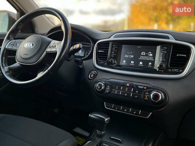 Серый Киа Соренто, объемом двигателя 2.36 л и пробегом 105 тыс. км за 17500 $, фото 16 на Automoto.ua