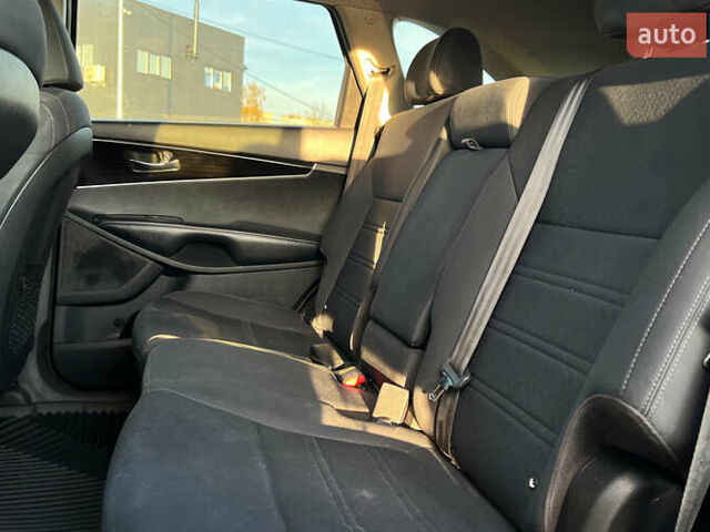 Серый Киа Соренто, объемом двигателя 2.36 л и пробегом 105 тыс. км за 17500 $, фото 17 на Automoto.ua