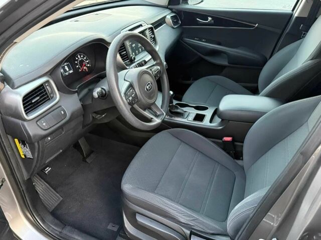 Киа Соренто 2018 в Черновцах на Automoto.ua Серый Киа Соренто, объемом двигателя 2.4 л и пробегом 36 тыс. км за 12400 $, фото 10 на Automoto.ua