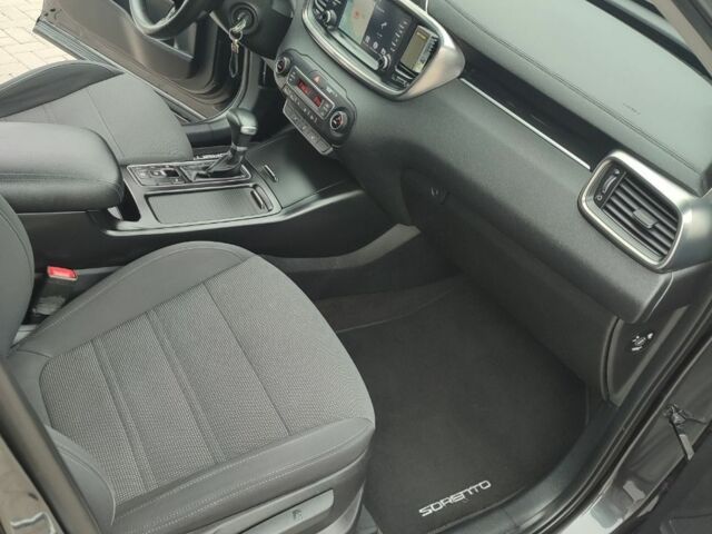 Серый Киа Соренто, объемом двигателя 2.2 л и пробегом 227 тыс. км за 21000 $, фото 11 на Automoto.ua