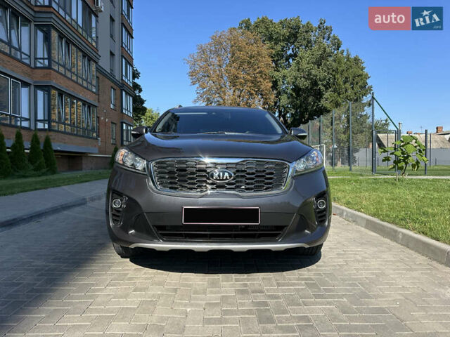 Серый Киа Соренто, объемом двигателя 2 л и пробегом 27 тыс. км за 29499 $, фото 3 на Automoto.ua