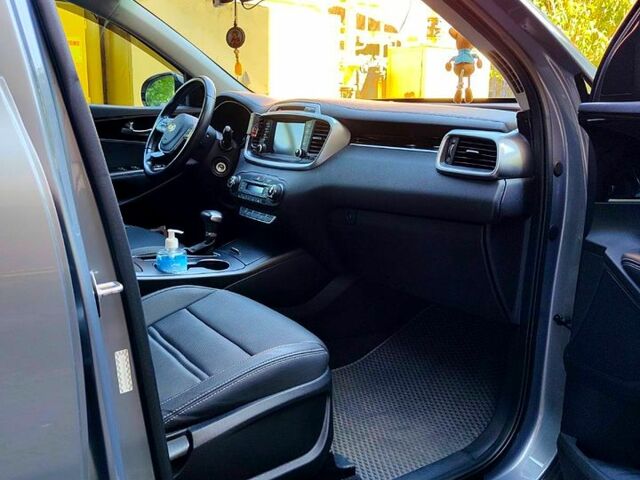 Серый Киа Соренто, объемом двигателя 2.4 л и пробегом 42 тыс. км за 21500 $, фото 3 на Automoto.ua